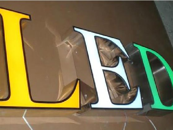 德清介绍LED招牌的基础知识。